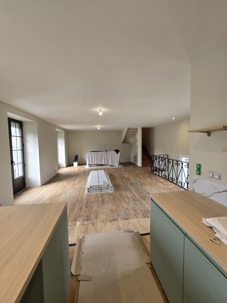Rénovation d'un grand salon-cuisine