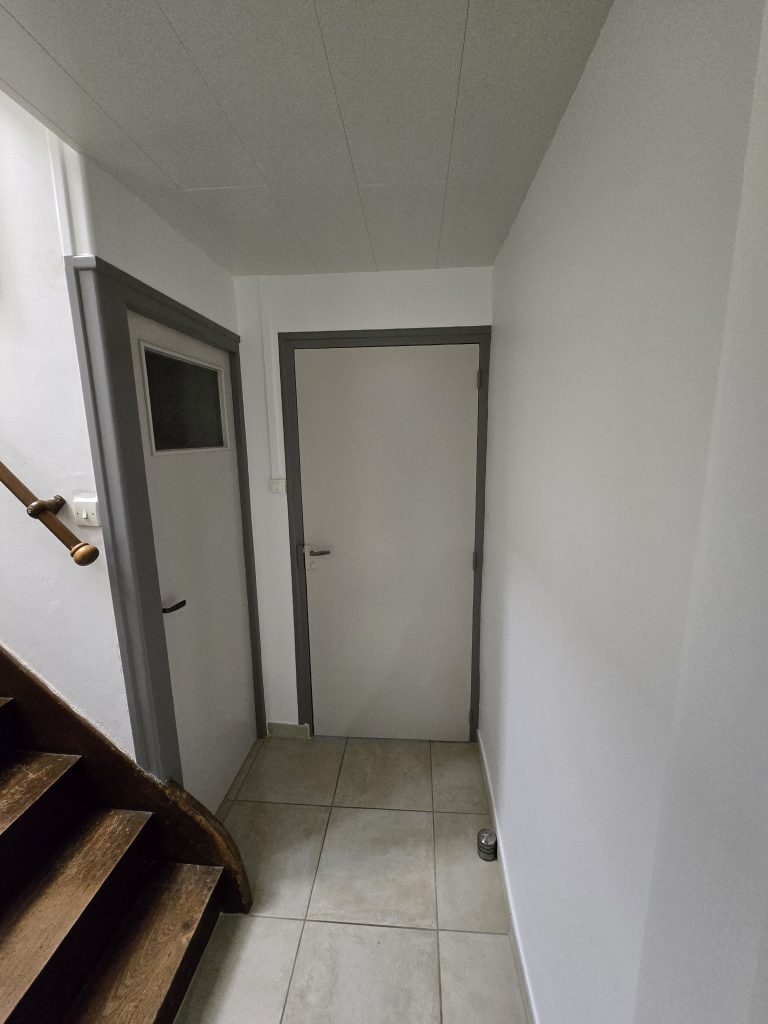 Rafraichissement couloir, portes et boiseries